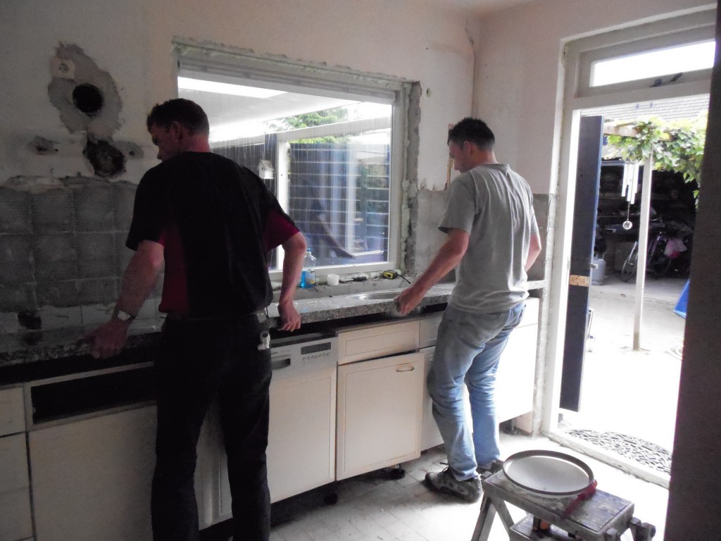 Slopen oude keukenblok