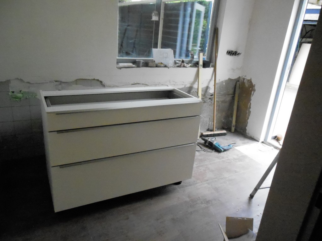 Het eerste kastje staat erin !